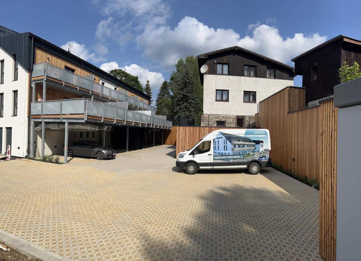 Luxusni Apartman Grand V Centru Harrachova Se Soukromou Mega Terasou, S Privatnim Parkovanim Zdarma, S Moznosti Dobijeni Wallbox Ev A Vyhledem Na Harrachovsky Kostelicek Exteriör bild