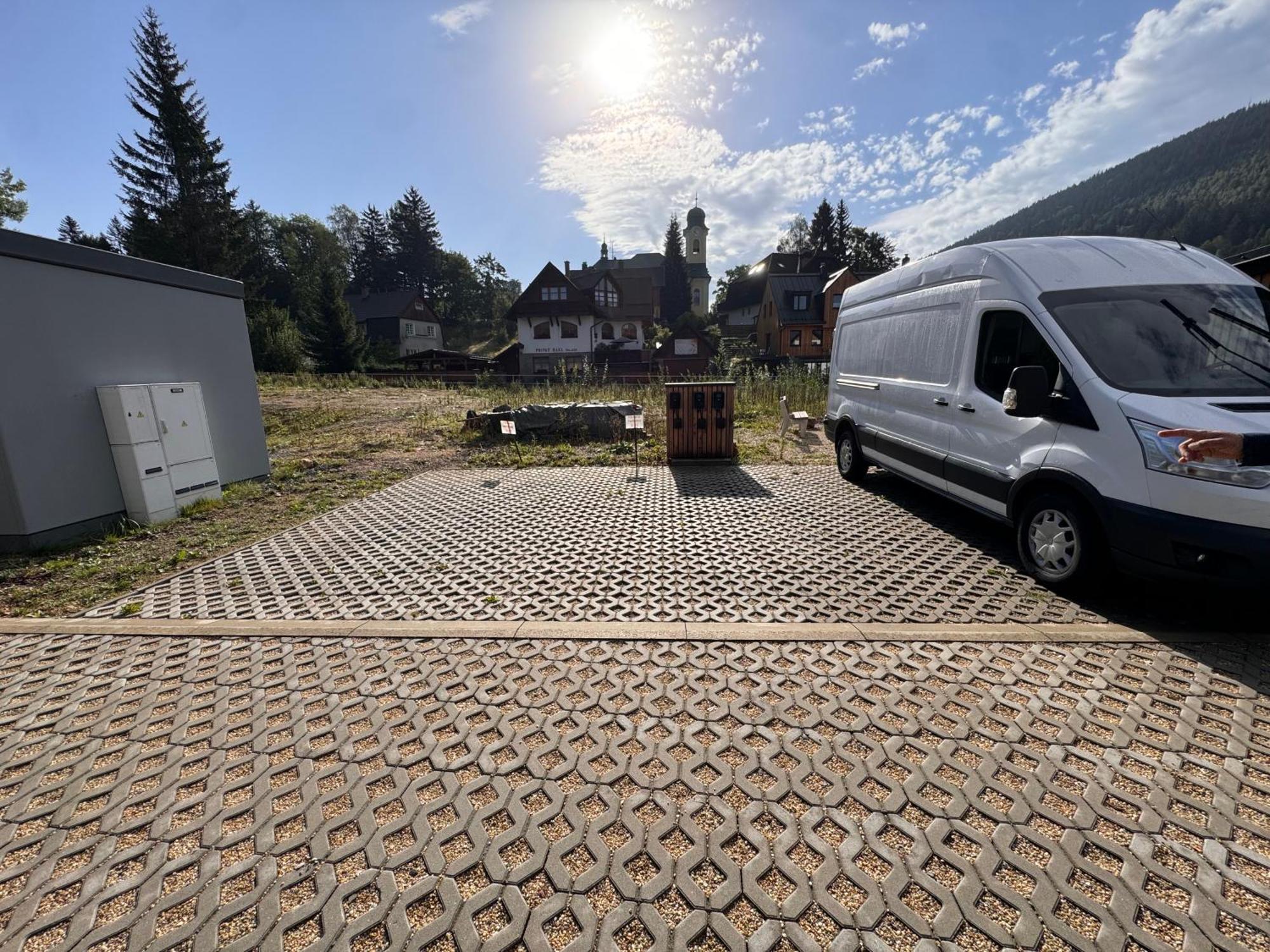 Luxusni Apartman Grand V Centru Harrachova Se Soukromou Mega Terasou, S Privatnim Parkovanim Zdarma, S Moznosti Dobijeni Wallbox Ev A Vyhledem Na Harrachovsky Kostelicek Exteriör bild
