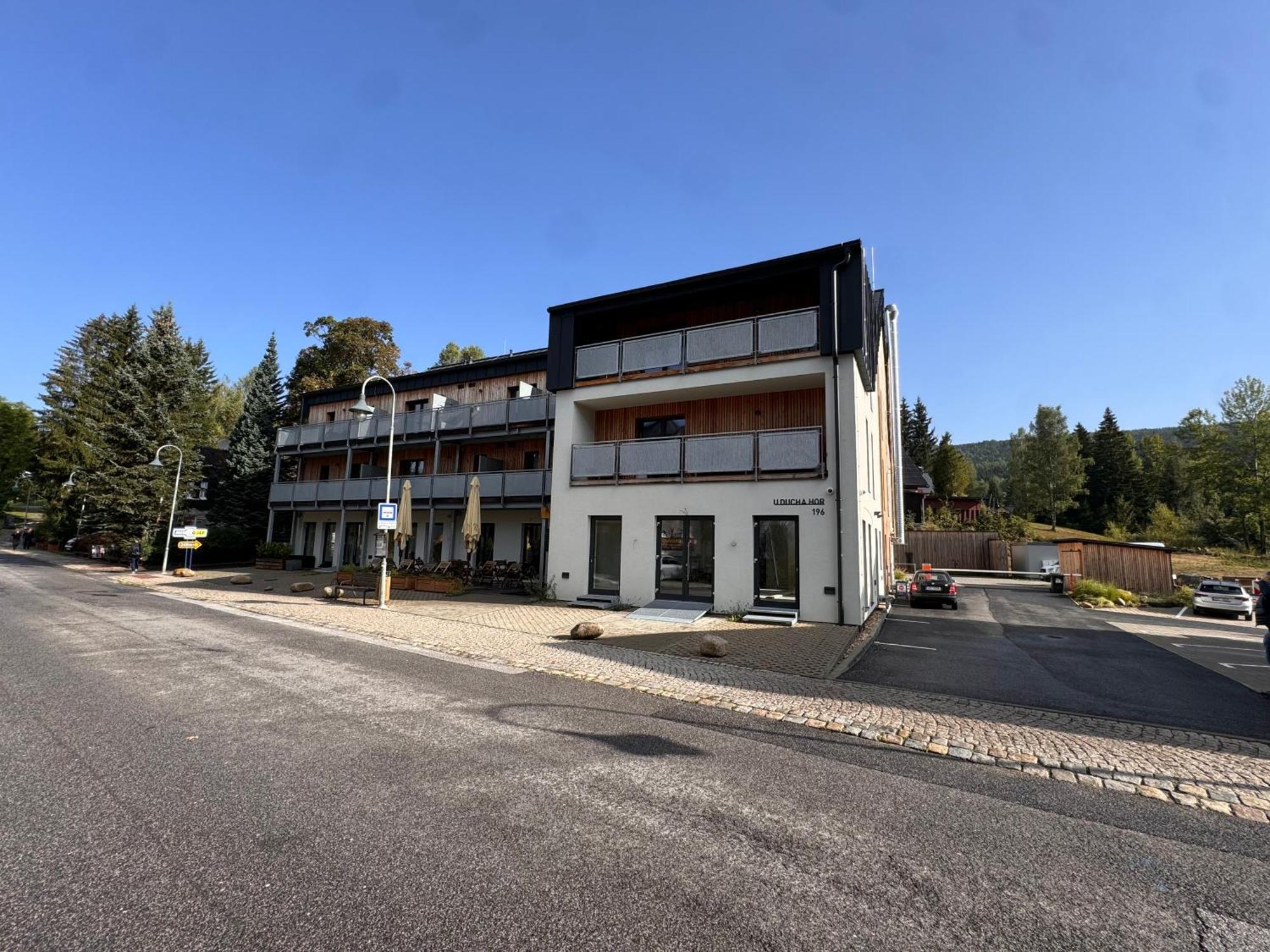 Luxusni Apartman Grand V Centru Harrachova Se Soukromou Mega Terasou, S Privatnim Parkovanim Zdarma, S Moznosti Dobijeni Wallbox Ev A Vyhledem Na Harrachovsky Kostelicek Exteriör bild